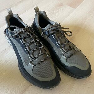 Ecco Men's Nubuck Waterproof Hiking Shoe
